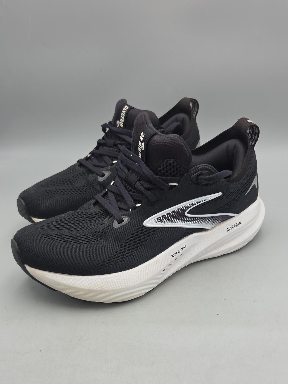 Brooks Glycerin 22 Women size 9.5 black Running Shoes